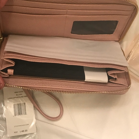 💥💥Sold Steven Madden Wristlet! New!!! - Picture 4 of 5